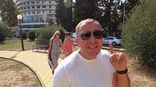 Сносят дом на Театральной 11. Кто виноват ? Центр Сочи , самый красивый дом !